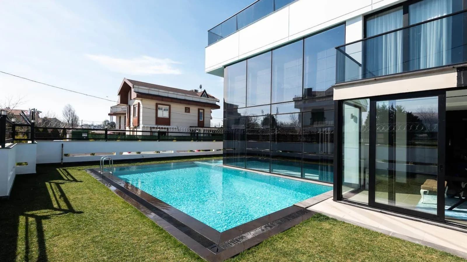 Betonarme, Çelik ya da Prefabrik Villa: Hangisini Seçmeli?